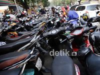 Parkir Mahal, Pengunjung Tanah Abang Mengeluh