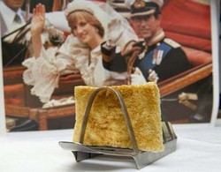 Roti Panggang Sisa Sarapan Pangeran Charles Dijual Rp. 7,5 Juta!