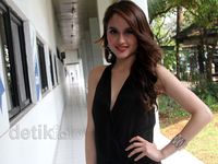 Seksinya Cinta Laura