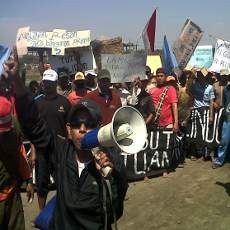 Nelayan Desak Pelindo Segera Hentikan Proyek Teluk Lamong