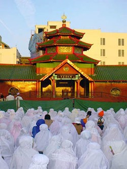 Masjid Cheng Ho, Masjid Mirip Klenteng di Surabaya