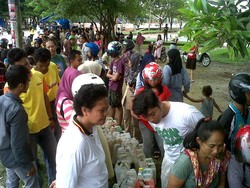 Ratusan Warga Serbu Minyak Tanah Murah Pertamina