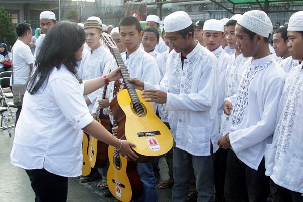 Penyerahan 1000 Gitar Untuk Anak Indonesia Bersama Indosat (Part 2)