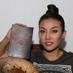 Sheny Andrea Rilis Novel Sixth Chatha