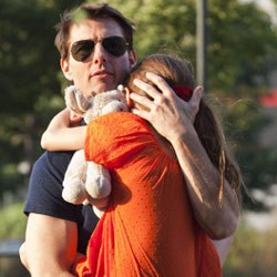 Tom Cruise & Suri Jalan-jalan di New York