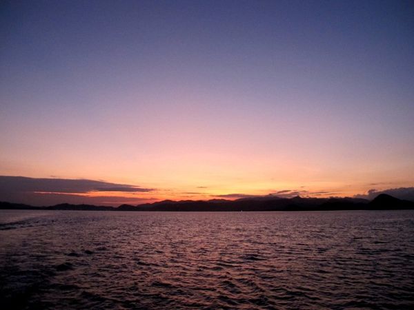 Secantik Inilah Mentari Pagi Labuan Bajo, Flores