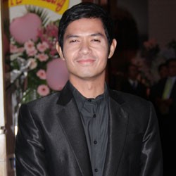 Dude Herlino Tak Masalah Jika Cinlok Lagi