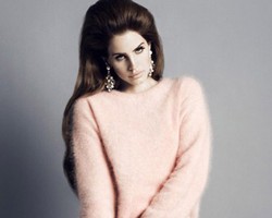 Lana Del Rey Resmi Jadi Ikon Terbaru H&M