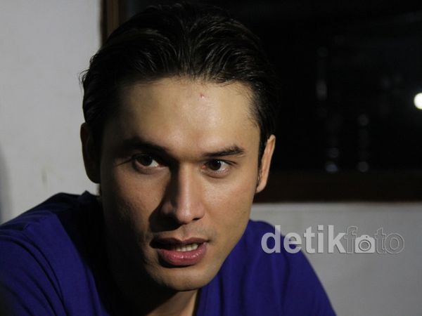 Ekspresi Serius Indra Brugman