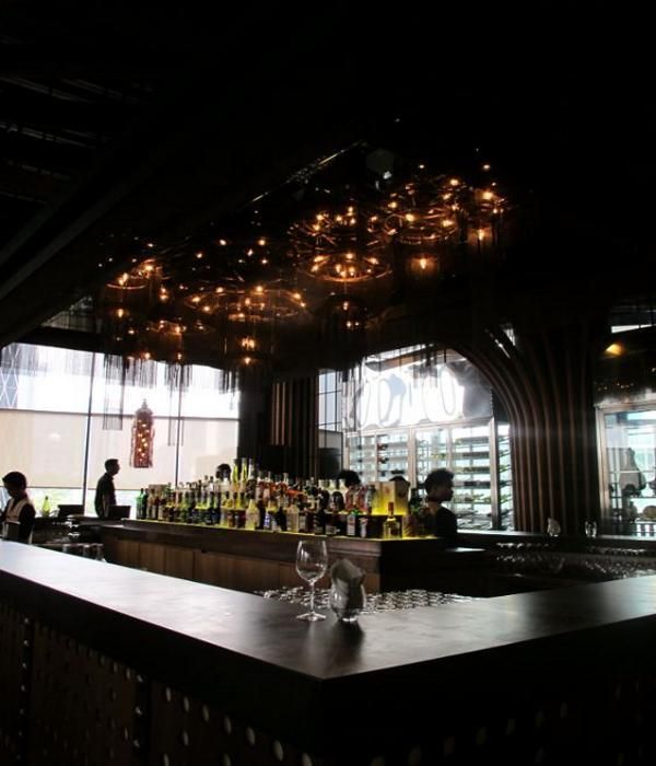 Menyantap Menu Istimewa Ditemani Lampu-Lampu Cantik