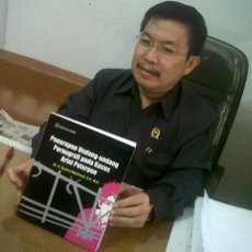 Hakim di Bandung Buat Buku Soal Kasus Ariel Peterpan 