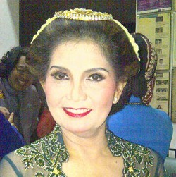 Ketika Aviliani Menikmati Bermain Ketoprak