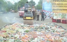 Jelang Ramadan, Ribuan VCD Porno & 38 Senpi Dimusnahkan di Mataram