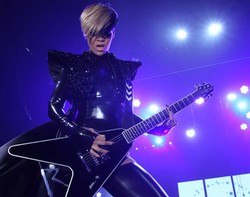 Rihanna Akan Rancang Koleksi River Island