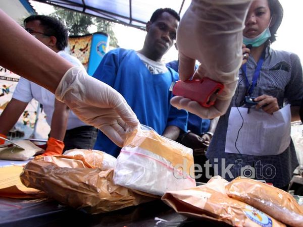 Narkoba Kiriman dari Nigeria Dimusnahkan