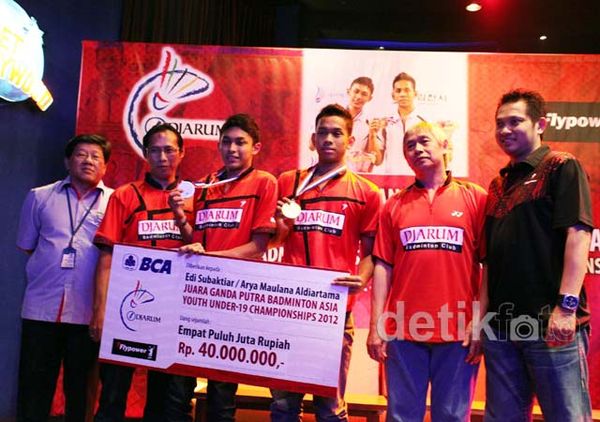 Atlet Ganda Putra Edi & Arya Terima Penghargaan