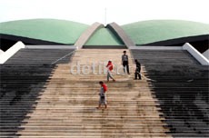 Pantaskah Wakil Rakyat Menyalahkan Rakyatnya?