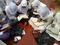 500 Anak Dhuafa Hafalan dan Khatam Alquran di Tugu Proklamasi