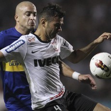 Roma Rekrut Bek Corinthians