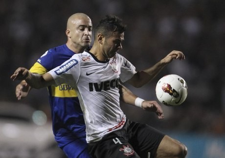 Roma Rekrut Bek Corinthians
