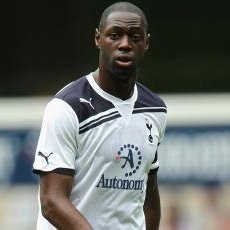 Ledley King Gantung Sepatu