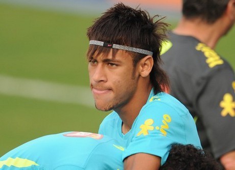 Tak Ada Beckham, Neymar Sedih Campur Senang