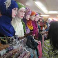 Ramadan Tiba, Pedagang Kerudung Tersenyum