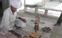 Busyet! Wisatawan Disuguhi Opium di Desa Ini