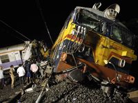 Duarr...Kereta Api Tabrakan, 3 Orang Tewas