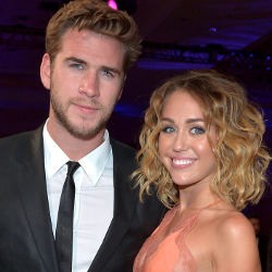 Sejak Tunangan dengan Liam Hemsworth, Miley Cyrus Jadi Posesif