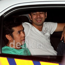 Kaki Olga Dijegal Raffi Ahmad Saat Koprol