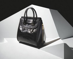 Alexander McQueen Rilis Tas Heroine Seharga Rp 331 Juta