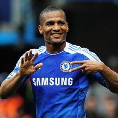 Malouda Isyaratkan Bertahan di Chelsea