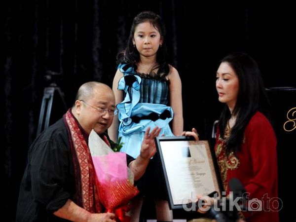 Hebat! Anak Kecil Ini Jelajahi Dunia dengan Piano