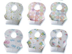 Disposable Baby Bibs, Bikin Bepergian Jadi Praktis