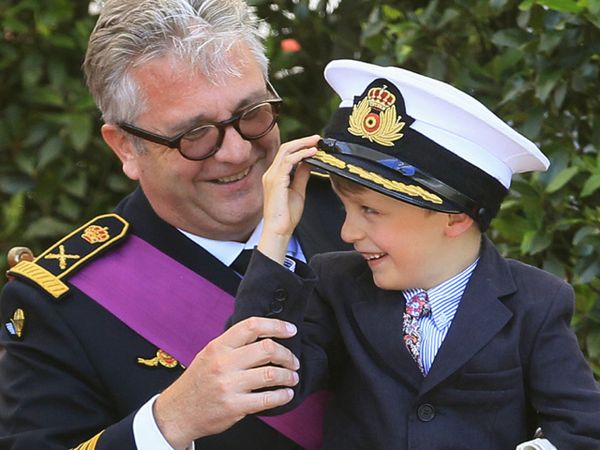 Saat Sang Pangeran Bercanda dengan Ayahnya