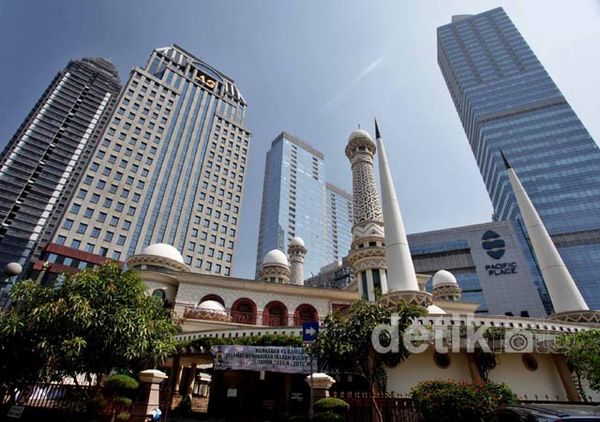 Masjid Ini Tempat Berkumpul Beragam Profesi