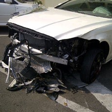 Bemper Mercy Penabrak Orang di Bundaran HI Ringsek