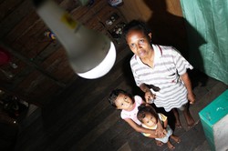 Gelap Gulita Sejak RI Merdeka, Desa di Perbatasan Ini Akhirnya Teraliri Listrik