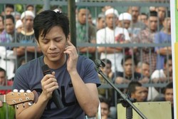 Ariel Diwajibkan Melapor Setiap Bulan Hingga 2014