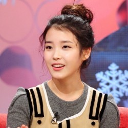 IU Nonton Konser MBLAQ Bareng Ibunda