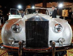 Rolls-Royce Ini Ditaburi 1 Juta Kristal