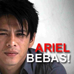 Sahabat Peterpan Bernyanyi di Depan Rutan