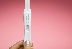 Bar Sediakan Tes Kehamilan untuk Cegah Sindrom Alkohol Janin