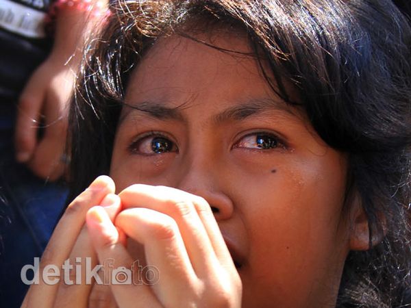 Ingin Melihat Ariel Seorang Gadis Dicopet