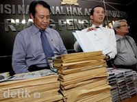 Setumpuk Bukti Pelanggaran HAM 1965 Disodorkan