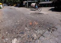Jalan Bojong Kulur, Bogor Rusak Parah