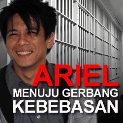 Jelang Ariel Bebas, Fans Rela Kedinginan Menunggu di Depan Rutan