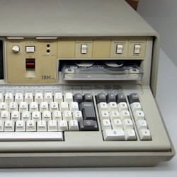 Ini Dia Laptop Pertama di Dunia Seharga Mobil