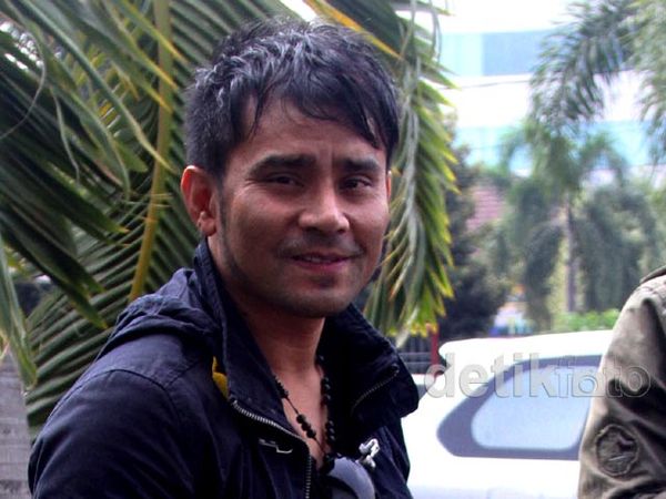 Judika Bergaya ala Rocker